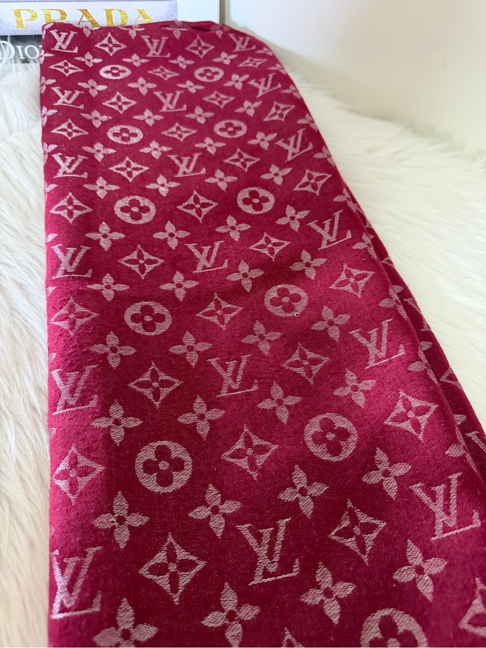 Louis Vuitton Burgundy Monogram Shine Shawl Scarf. - Picture 4 of 11